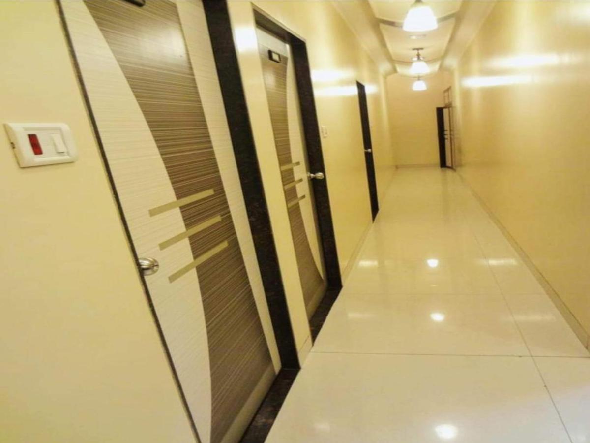 Hotel Broadway Colaba Mumbai  Buitenkant foto