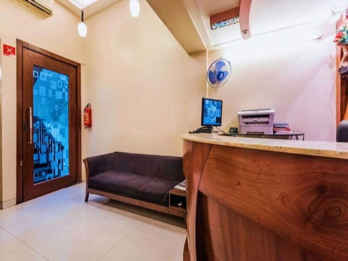 Hotel Broadway Colaba Mumbai  Buitenkant foto