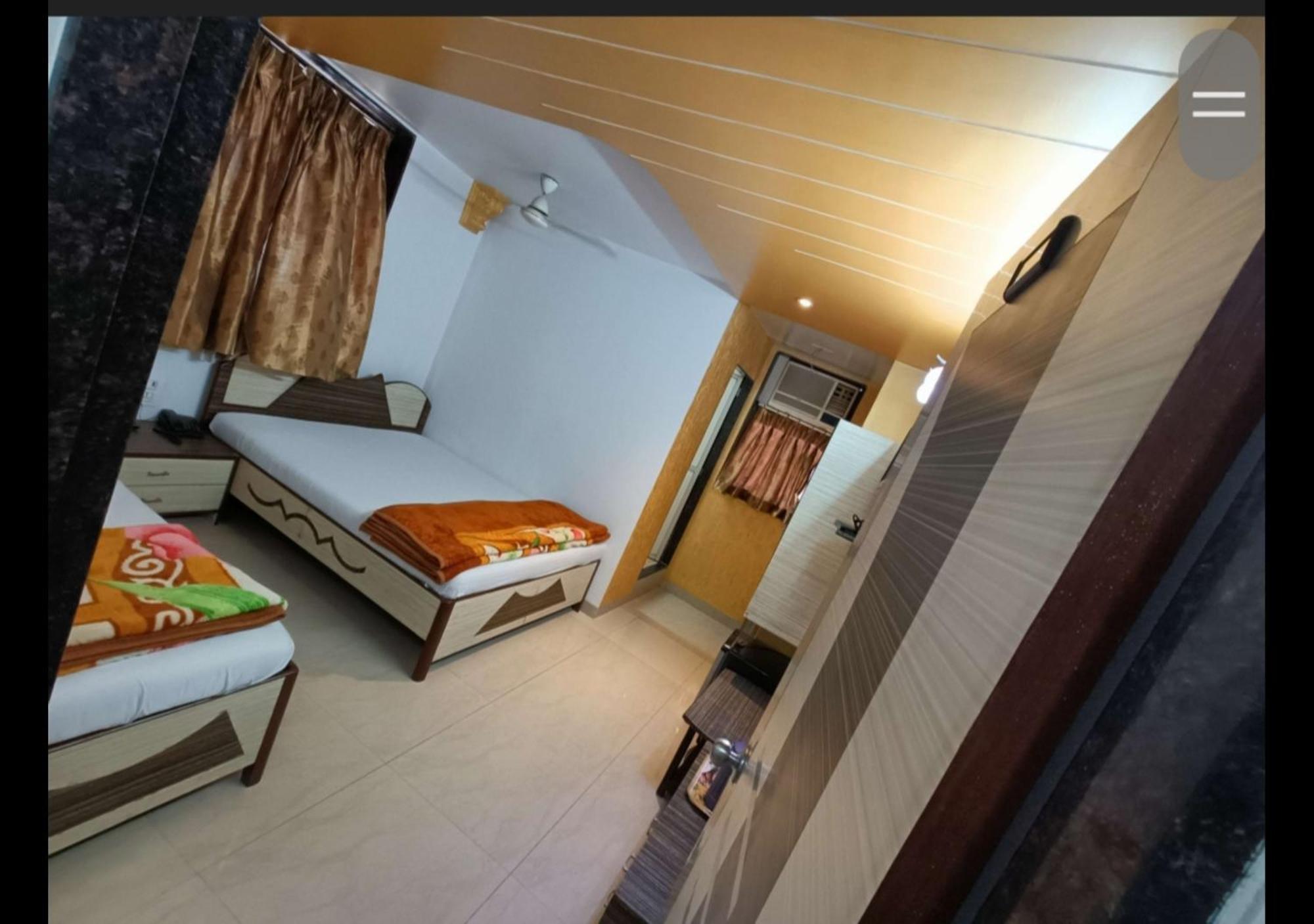 Hotel Broadway Colaba Mumbai  Buitenkant foto