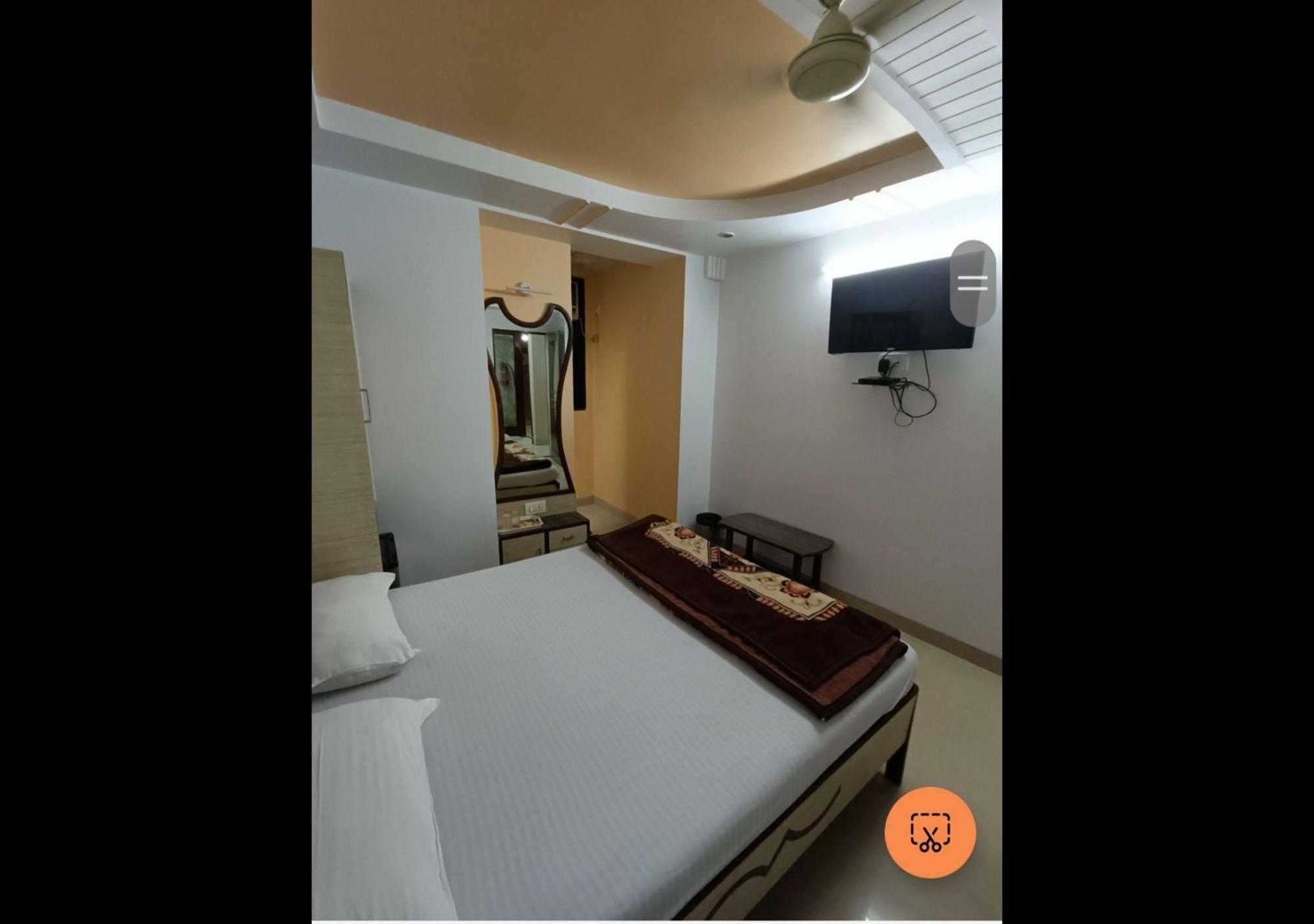 Hotel Broadway Colaba Mumbai  Buitenkant foto