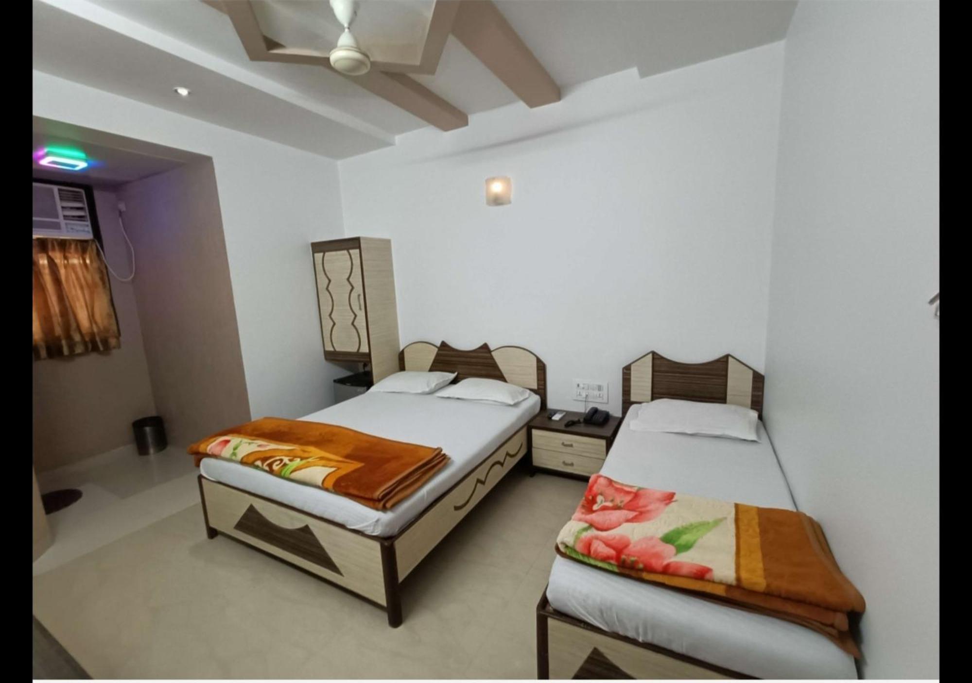 Hotel Broadway Colaba Mumbai  Buitenkant foto
