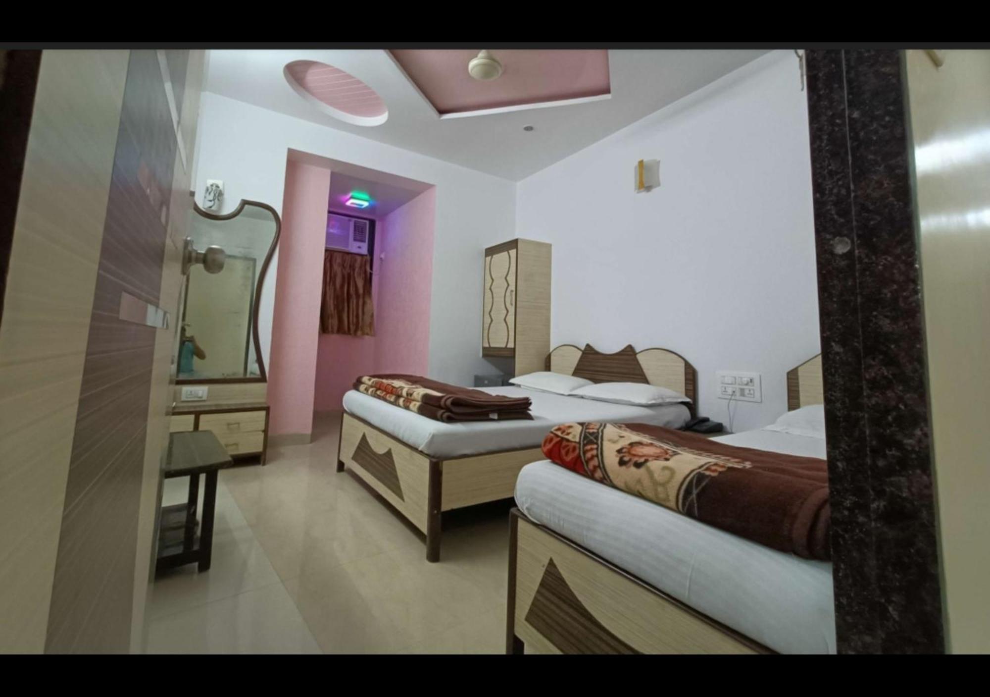 Hotel Broadway Colaba Mumbai  Buitenkant foto