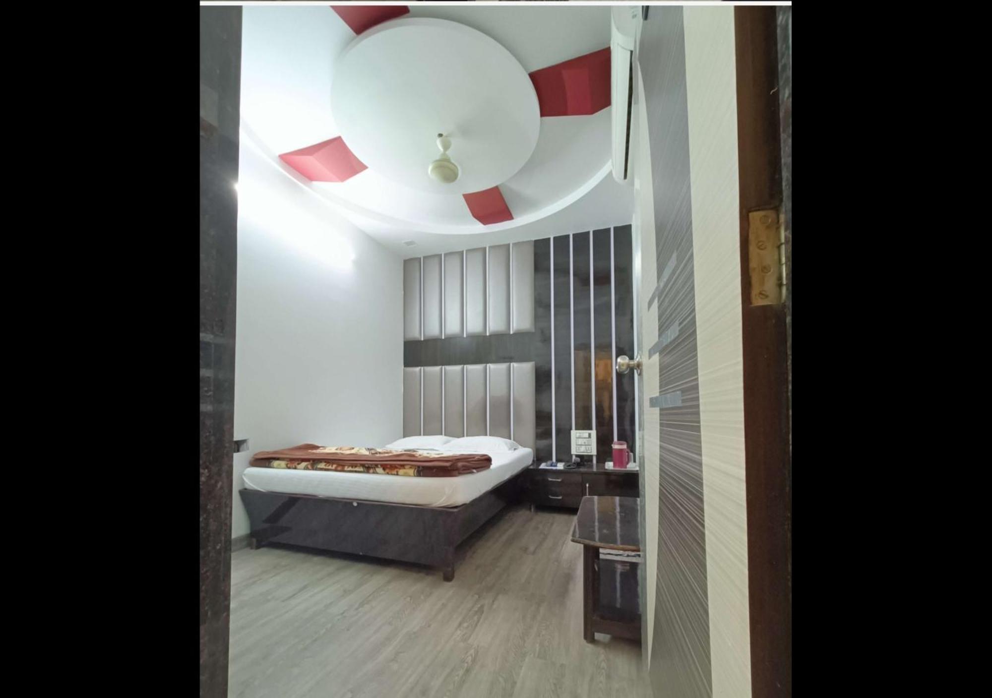 Hotel Broadway Colaba Mumbai  Buitenkant foto
