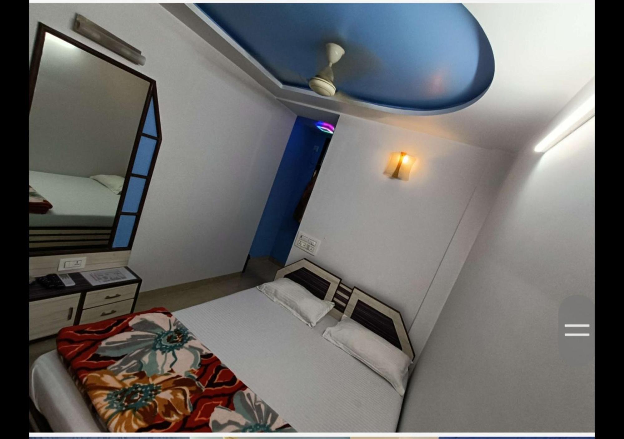 Hotel Broadway Colaba Mumbai  Buitenkant foto