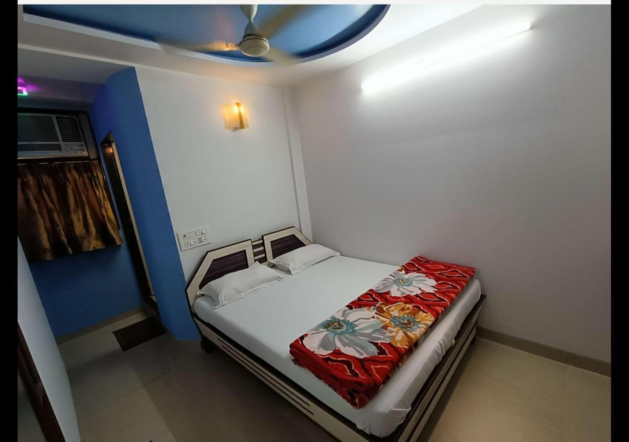 Hotel Broadway Colaba Mumbai  Buitenkant foto