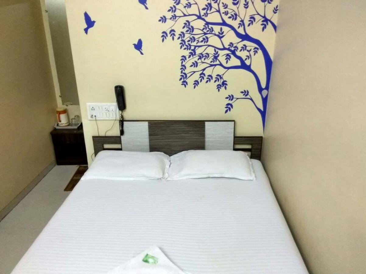 Hotel Broadway Colaba Mumbai  Buitenkant foto