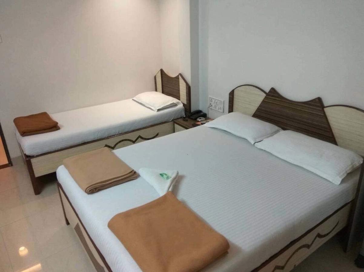 Hotel Broadway Colaba Mumbai  Buitenkant foto