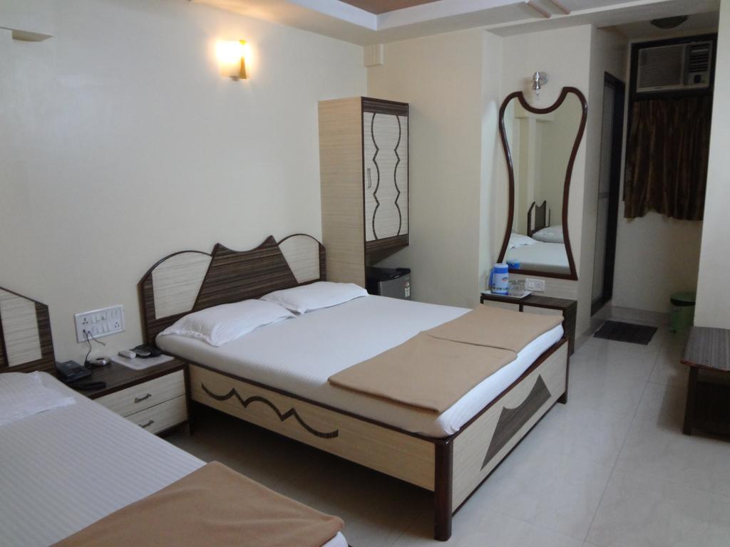 Hotel Broadway Colaba Mumbai  Kamer foto
