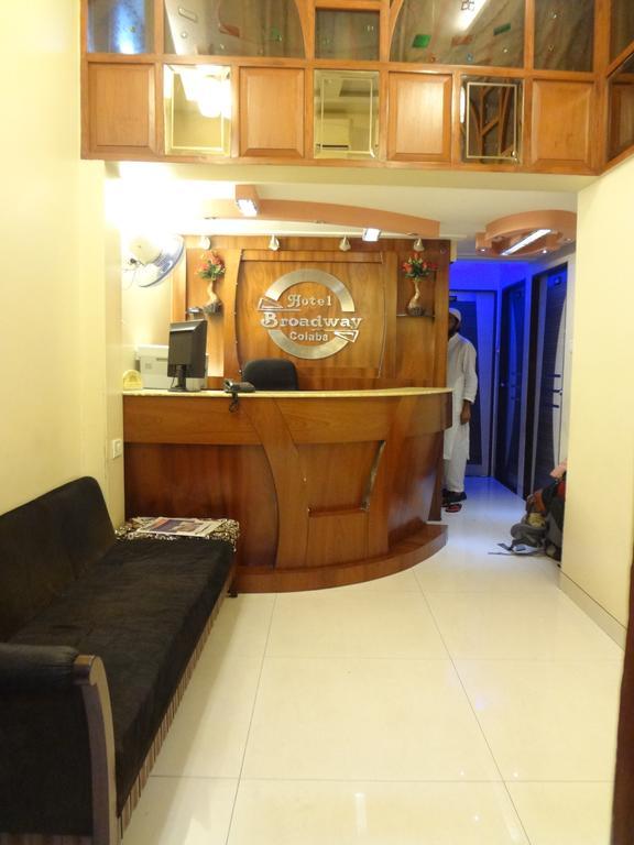 Hotel Broadway Colaba Mumbai  Buitenkant foto